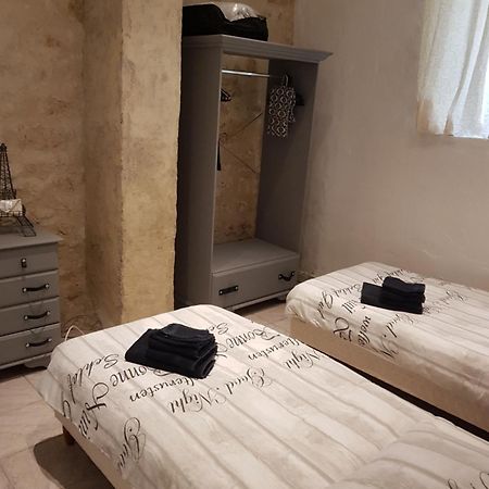 Le Gite Des Chambres De La Grange Cherval Bagian luar foto