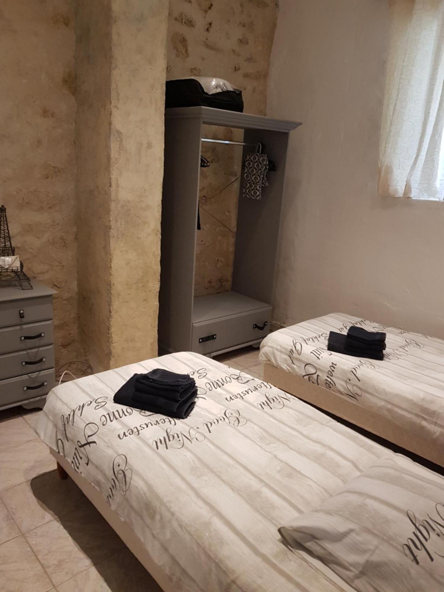 Le Gite Des Chambres De La Grange Cherval Bagian luar foto