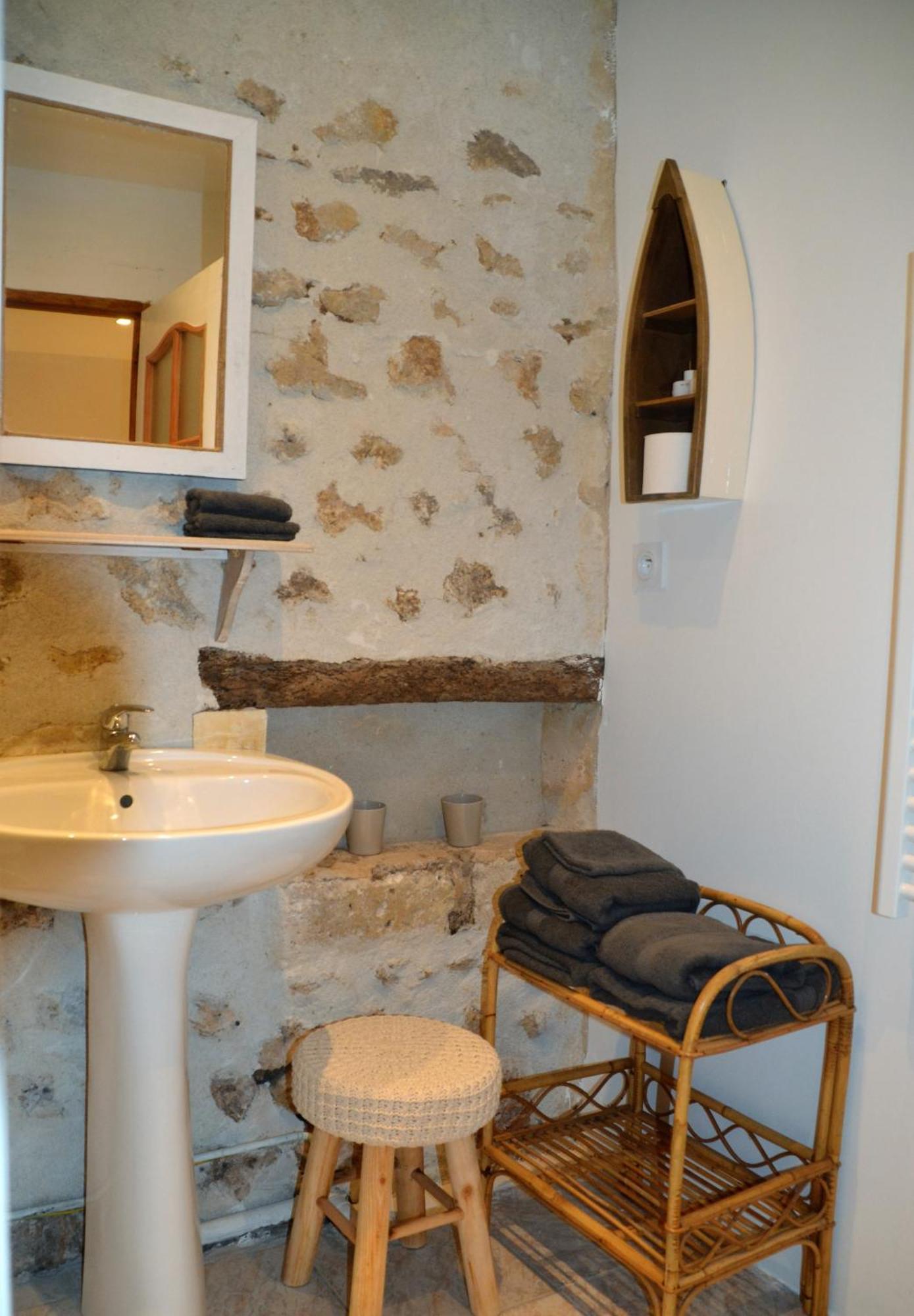 Le Gite Des Chambres De La Grange Cherval Bagian luar foto
