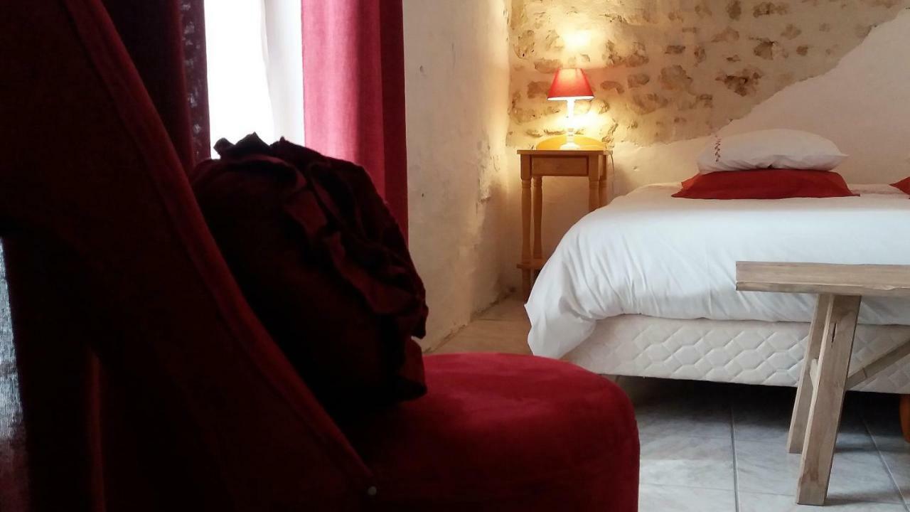 Le Gite Des Chambres De La Grange Cherval Bagian luar foto