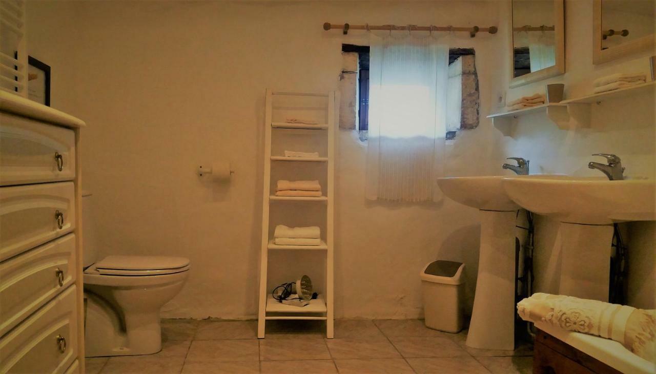 Le Gite Des Chambres De La Grange Cherval Bagian luar foto