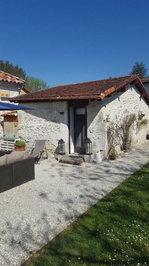 Le Gite Des Chambres De La Grange Cherval Bagian luar foto