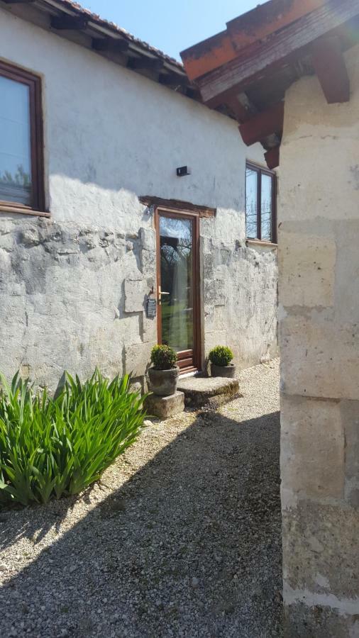 Le Gite Des Chambres De La Grange Cherval Bagian luar foto