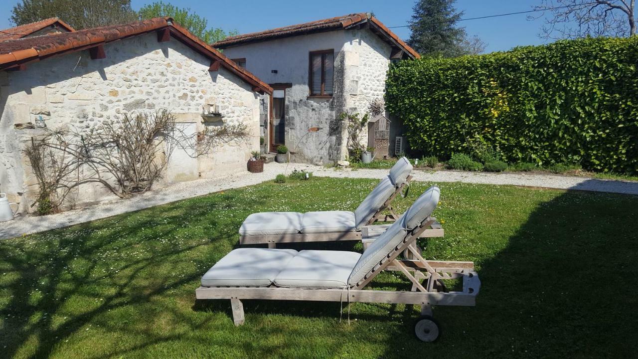 Le Gite Des Chambres De La Grange Cherval Bagian luar foto