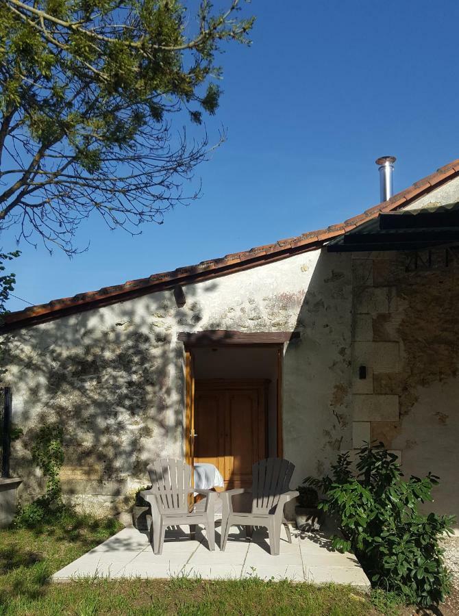 Le Gite Des Chambres De La Grange Cherval Bagian luar foto