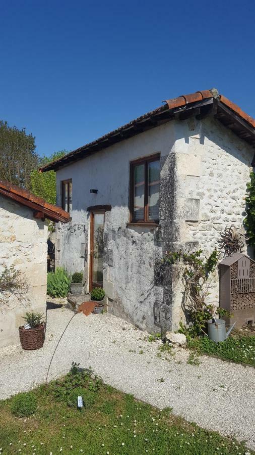 Le Gite Des Chambres De La Grange Cherval Bagian luar foto