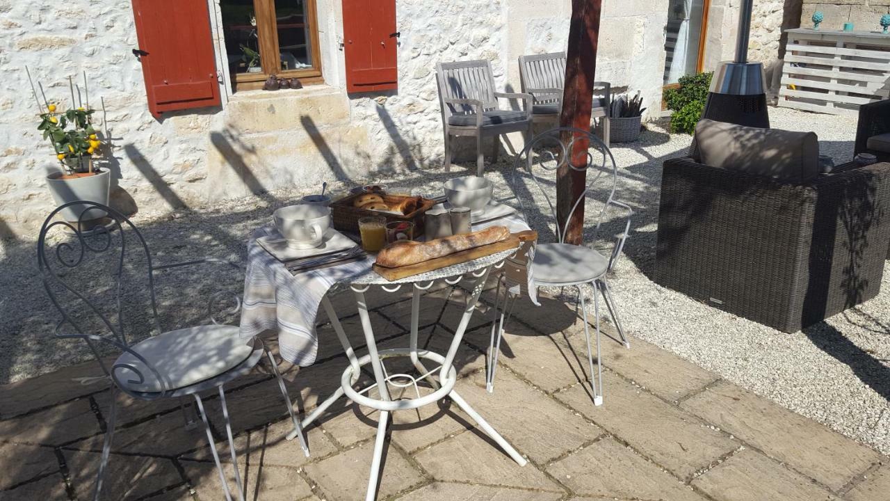 Le Gite Des Chambres De La Grange Cherval Bagian luar foto