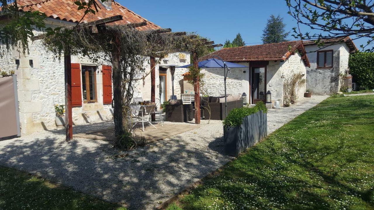 Le Gite Des Chambres De La Grange Cherval Bagian luar foto