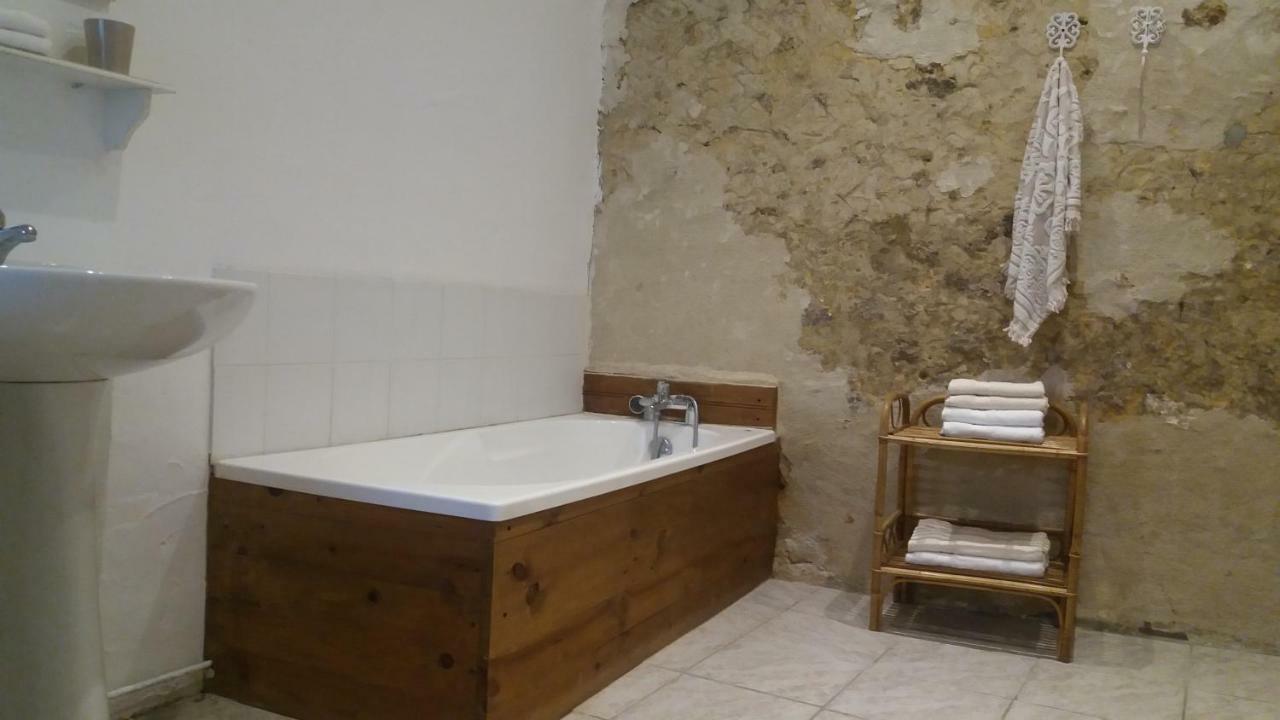 Le Gite Des Chambres De La Grange Cherval Bagian luar foto