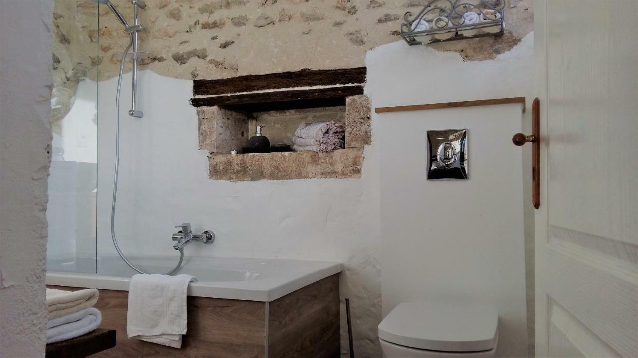 Le Gite Des Chambres De La Grange Cherval Bagian luar foto