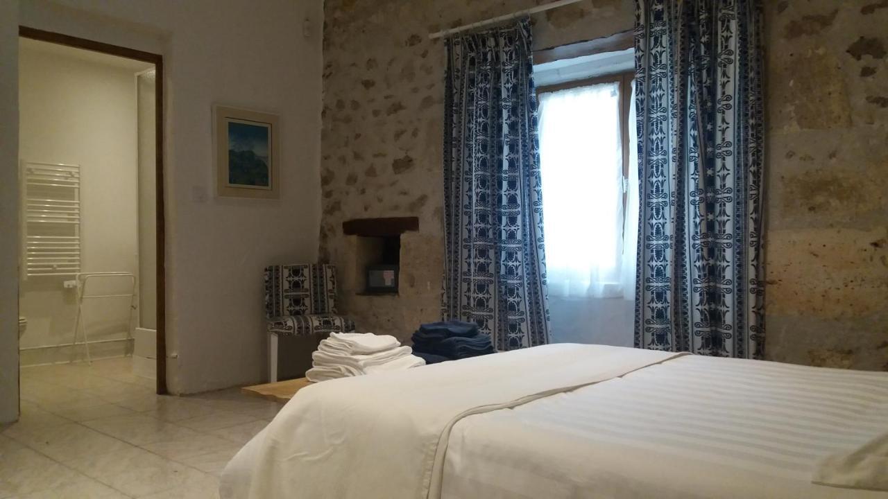 Le Gite Des Chambres De La Grange Cherval Bagian luar foto
