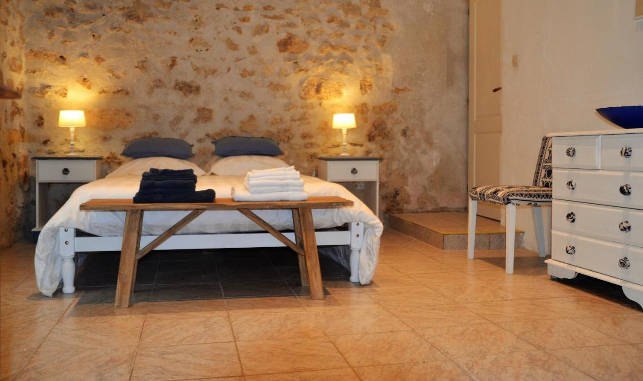 Le Gite Des Chambres De La Grange Cherval Bagian luar foto